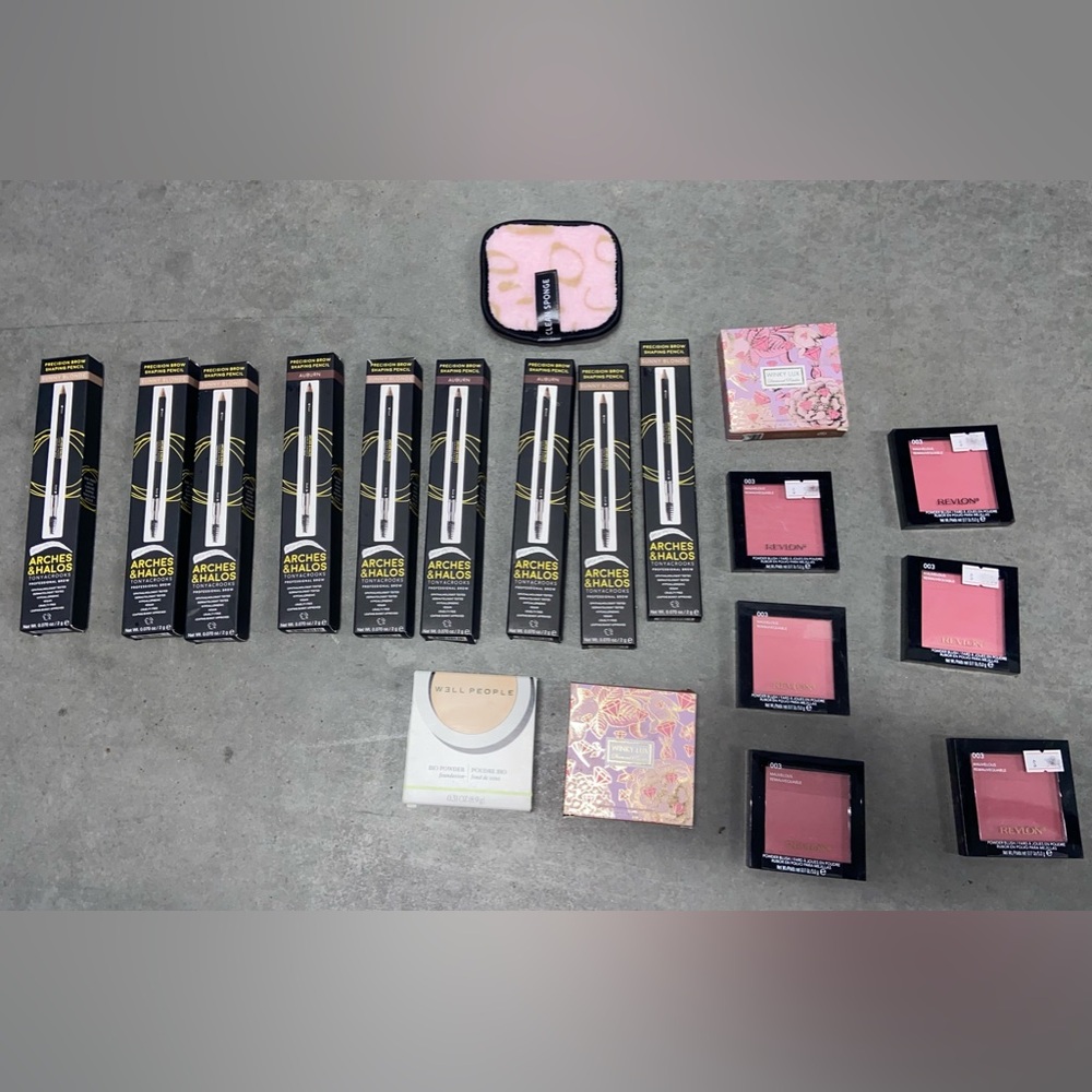 HUGE MAKEUP BUNDLE